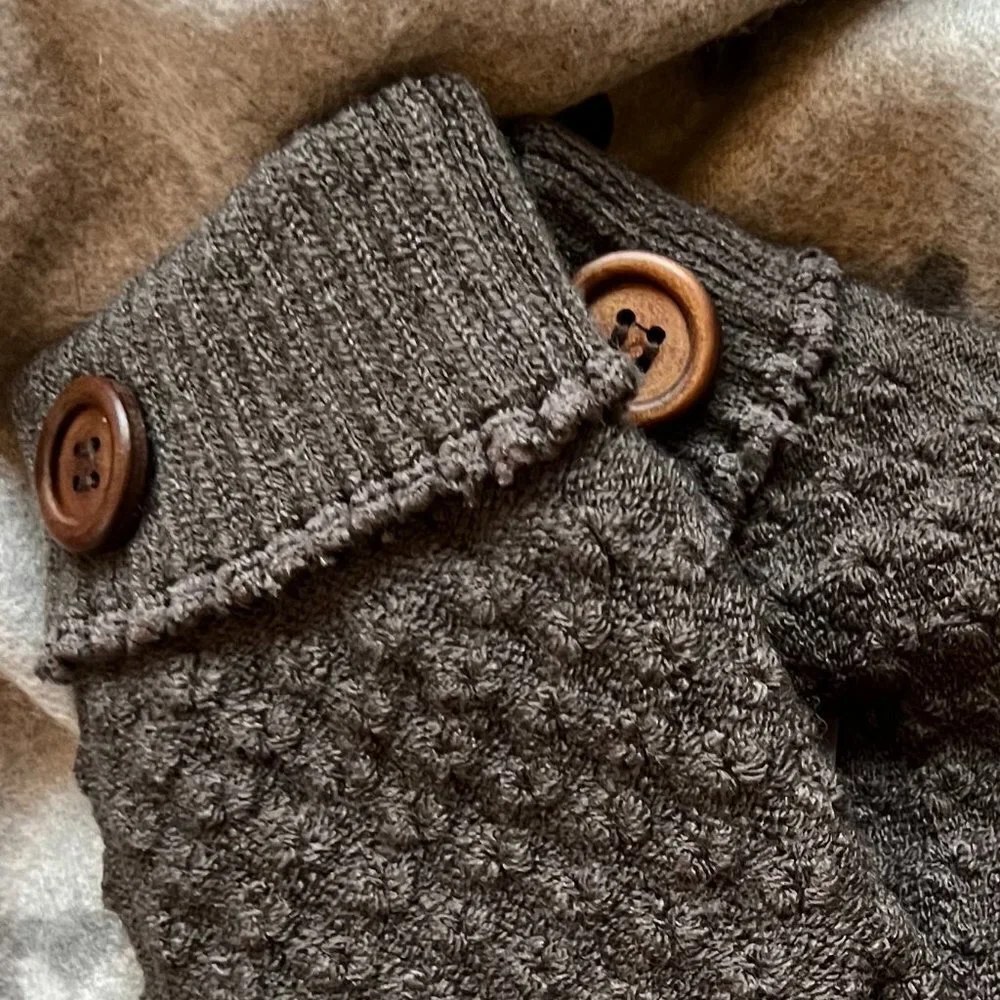 Women’s Winter Warm Gloves Fleece W/ Button Details in Gray